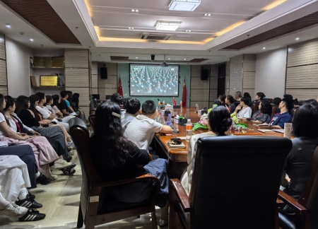 同觀閱兵盛典，銘記歷史榮光——藝術學院師生觀看抗戰勝利80周年閱兵儀式