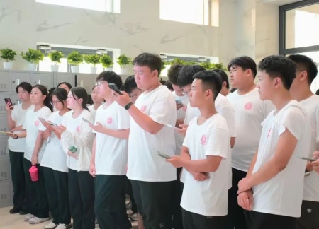 保定理工學院藝術學院 2025 級新生解鎖圖書館“靈感密碼”——入館教育活動