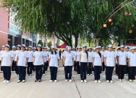 青春進行時，教官“授課”+輔導員“引路”助成長