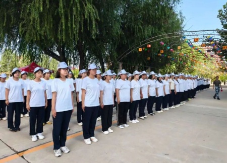 青春進行時，教官“授課”+輔導員“引路”助成長