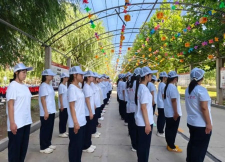 青春進行時，教官“授課”+輔導員“引路”助成長