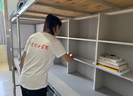 青春進行時，教官“授課”+輔導員“引路”助成長