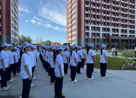 青春進行時，教官“授課”+輔導員“引路”助成長