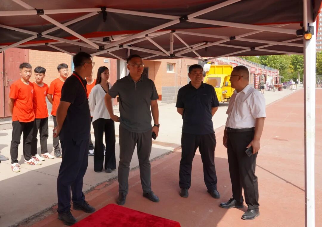 暖心慰問鼓士氣?殷切關懷助成長 ——我院領導深入軍訓訓練場慰問2025級新生