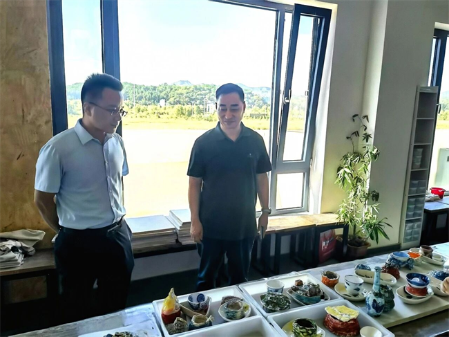 深化產(chǎn)教融合 致力非遺傳承——保定理工學(xué)院校領(lǐng)導(dǎo)赴易水硯有限公司共商合作