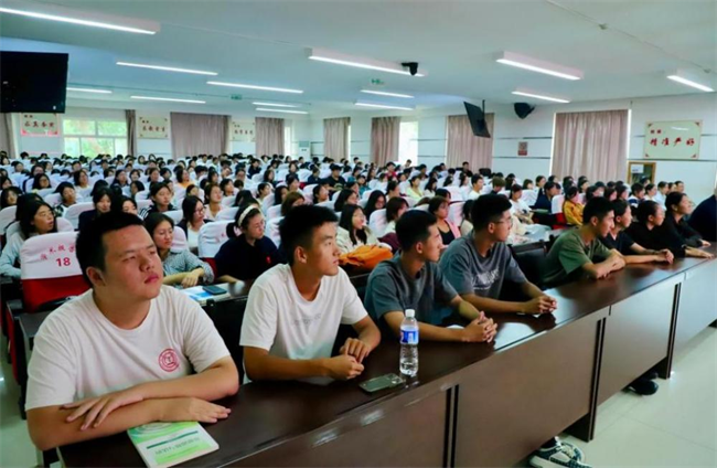 扣好人生第一粒扣子！保定理工學(xué)院邀請馬德生教授作“認(rèn)識大學(xué)，把握人生”專題講座