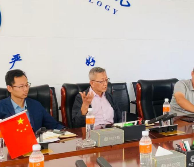 創(chuàng)新管理，明確目標(biāo)，推動(dòng)學(xué)?？蒲心芰ㄔO(shè) ——學(xué)校召開科研工作會(huì)議