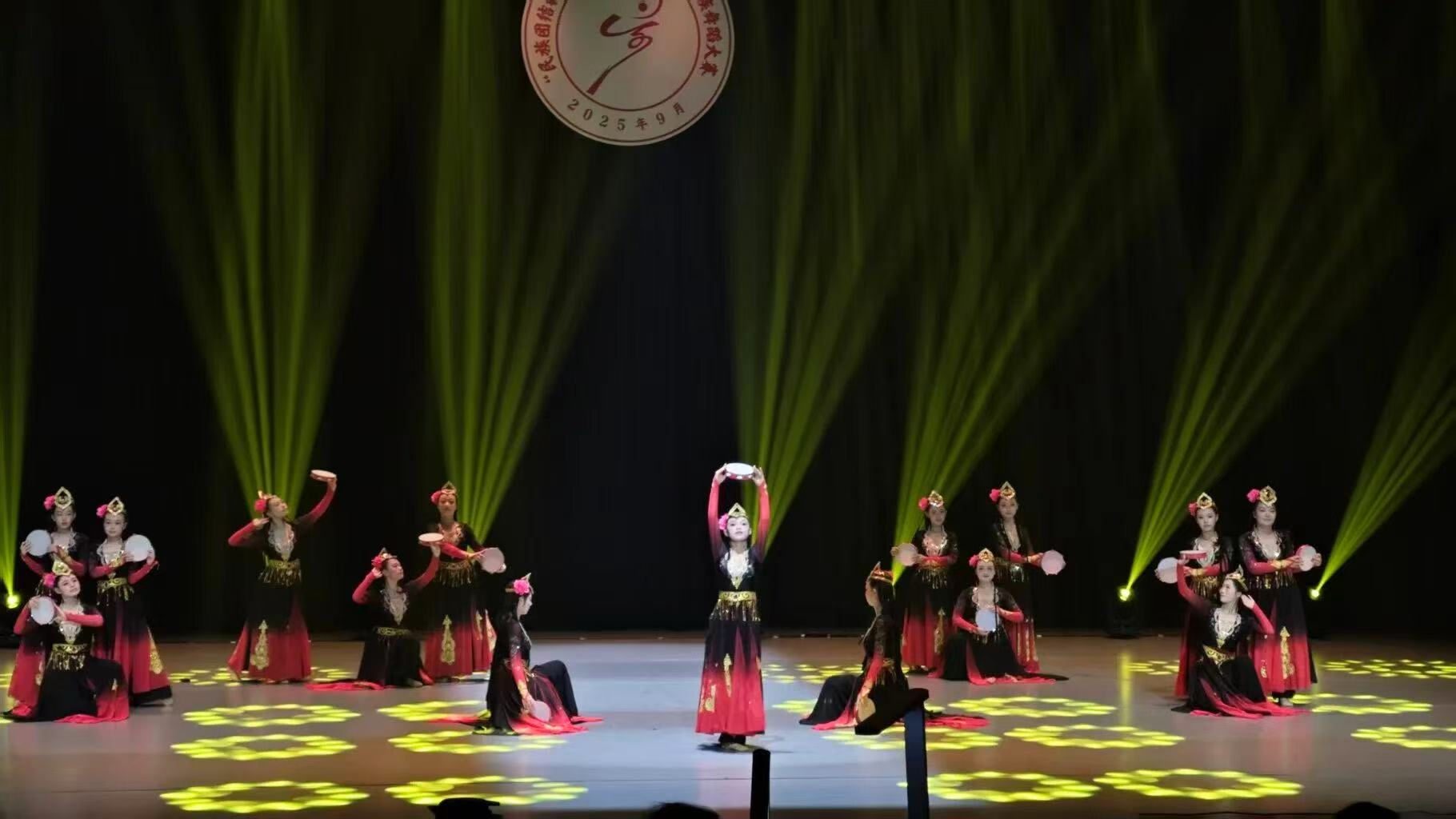 喜報(bào)！ 保定理工學(xué)院在“民族團(tuán)結(jié)杯”舞蹈大賽斬獲多獎(jiǎng)