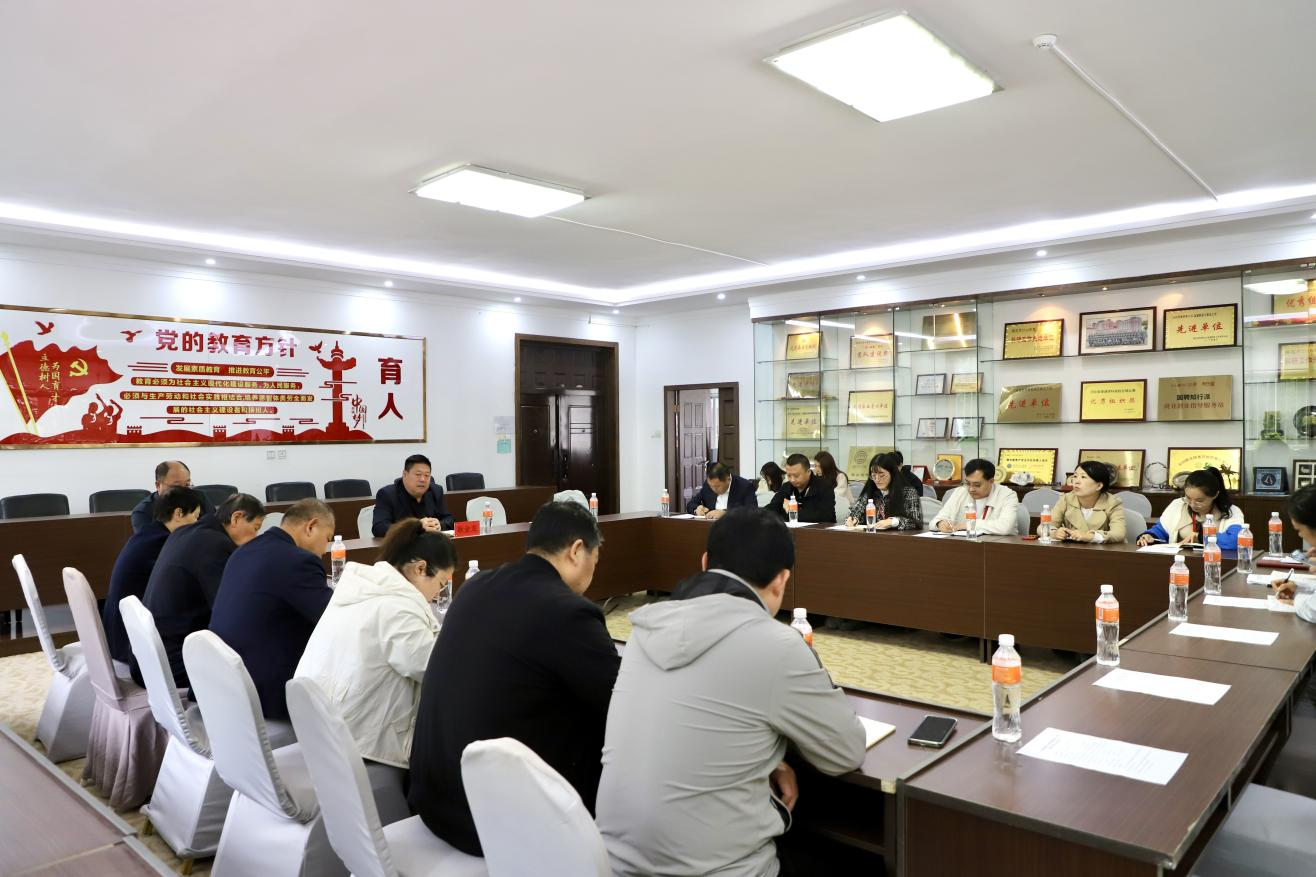 保定理工學(xué)院黨委召開市委統(tǒng)戰(zhàn)部來校調(diào)研座談主要精神傳達(dá)會(huì)議