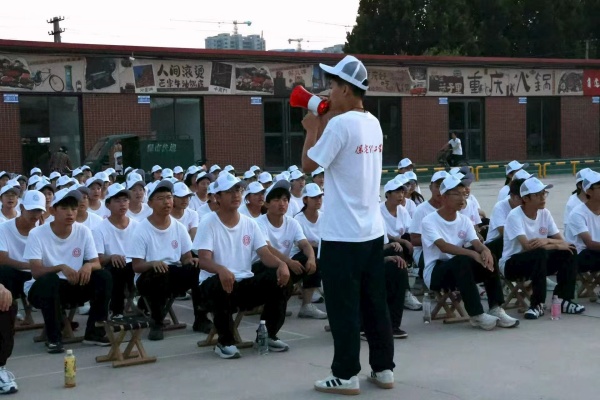 保定理工學院經(jīng)濟學院新生軍訓風采展示（一）