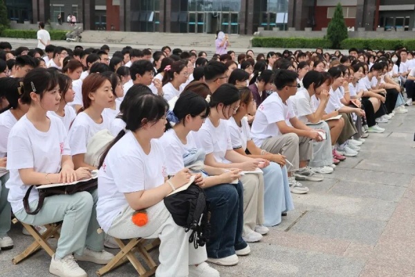 【新程啟航，經院迎新】初識校園，共話成長——2025級新生第一次學生大會圓滿結束