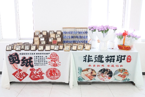 【光影致禮，師恩綿長】濃情謝師恩，定格教育情——保定理工學院經濟學院教師節主題拍照活動溫情啟辦