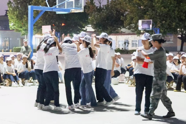 軍歌飛揚展風貌，青春聚力筑初心——保定理工學院經濟學院軍訓拉歌活動圓滿舉行