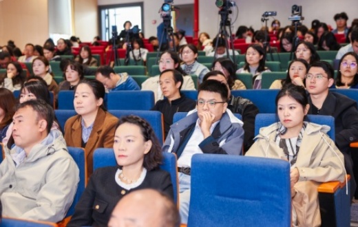 赴長安探智媒新徑 融藝科育創作英才 藝術學院教師深耕AIGC時代藝術傳媒教育新路徑?