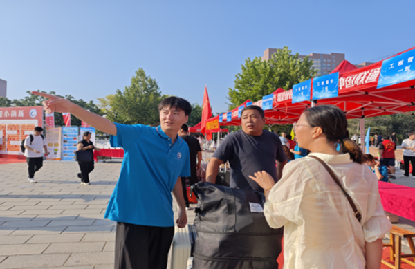 迎新季|保定理工學院|管理學院|2025迎新：服務“心”主張，溫暖新征程